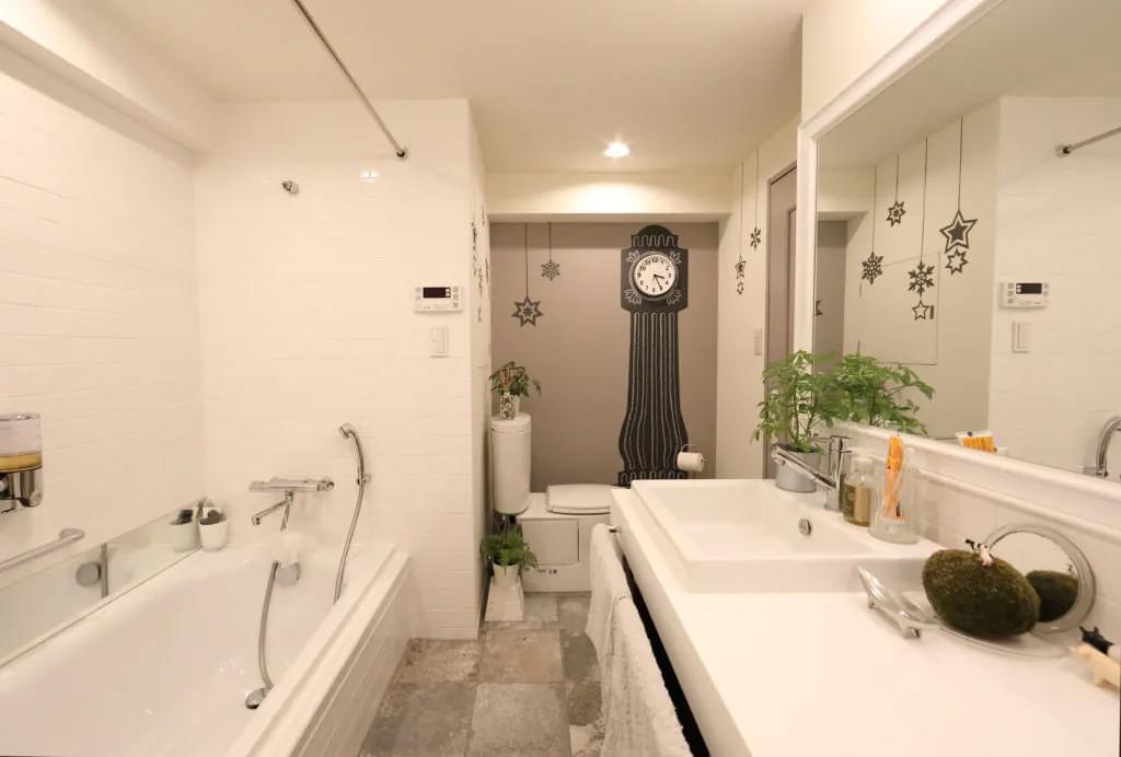 バスタブ+シャワーを中心に造作したバスルーム