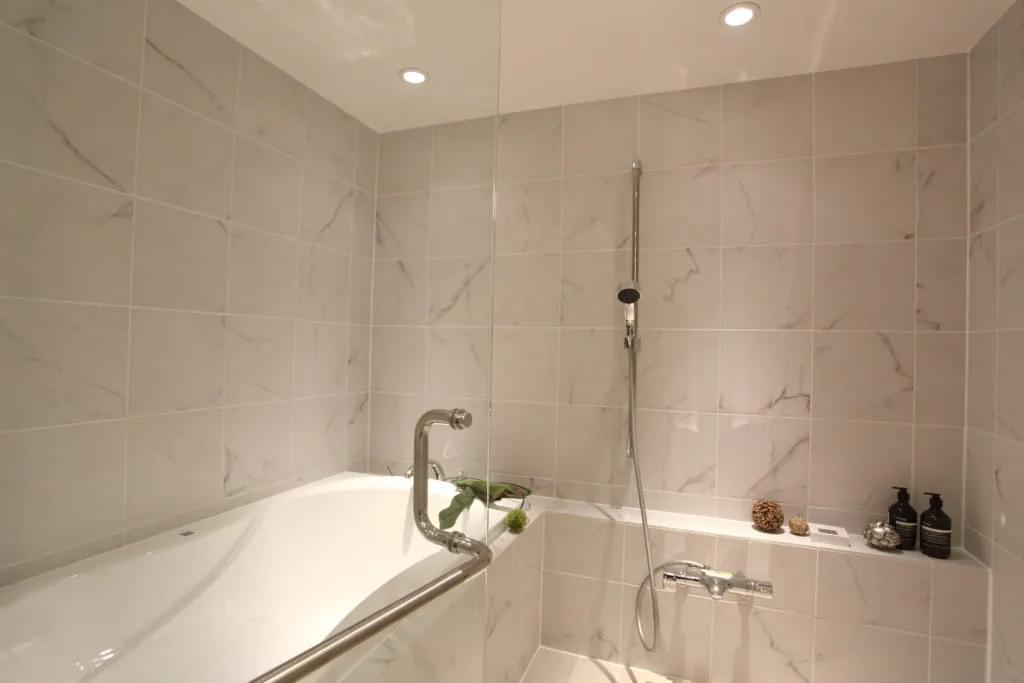 くつろげる雰囲気のバスルーム