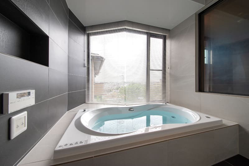 サウナのあるバスルームの事例