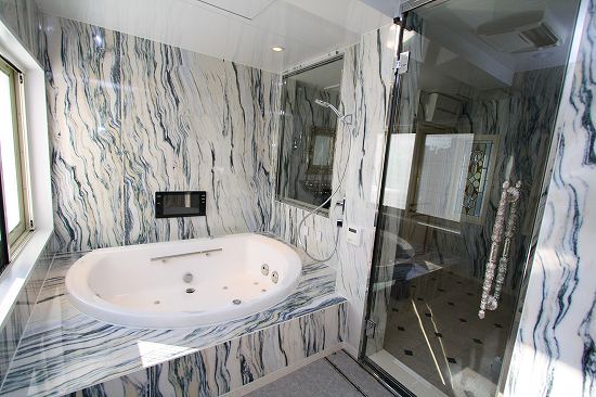 戸建の高級バスルームの事例