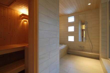 サウナのあるバスルームの事例