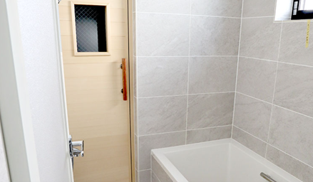 サウナのあるバスルームの事例